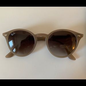Ray-Ban RB2180 in Beige